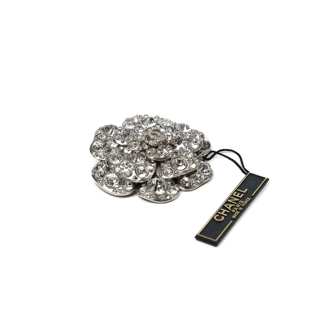 Chanel Spilla Camelia con inserti in cristallo - immagine 3