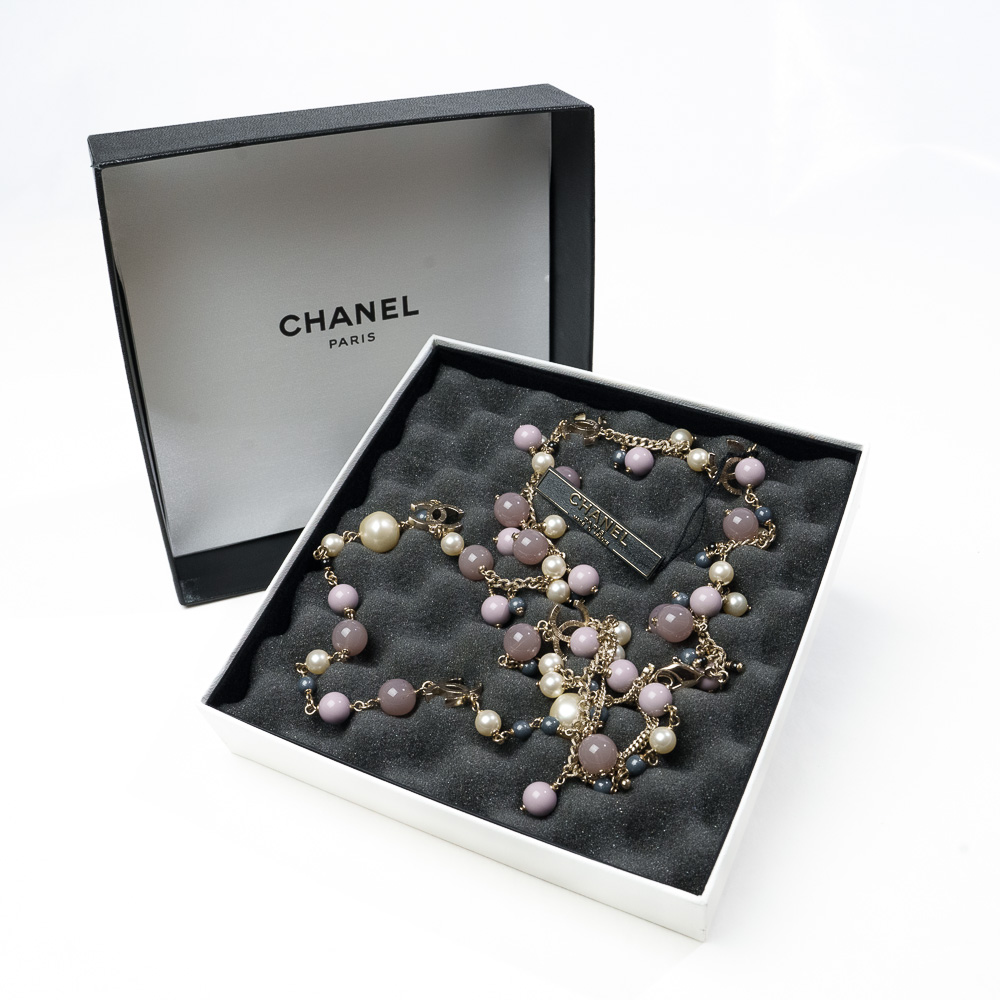 Chanel Costume Jewelry collana sautoir con perle lilla e rosa cipria - immagine 2