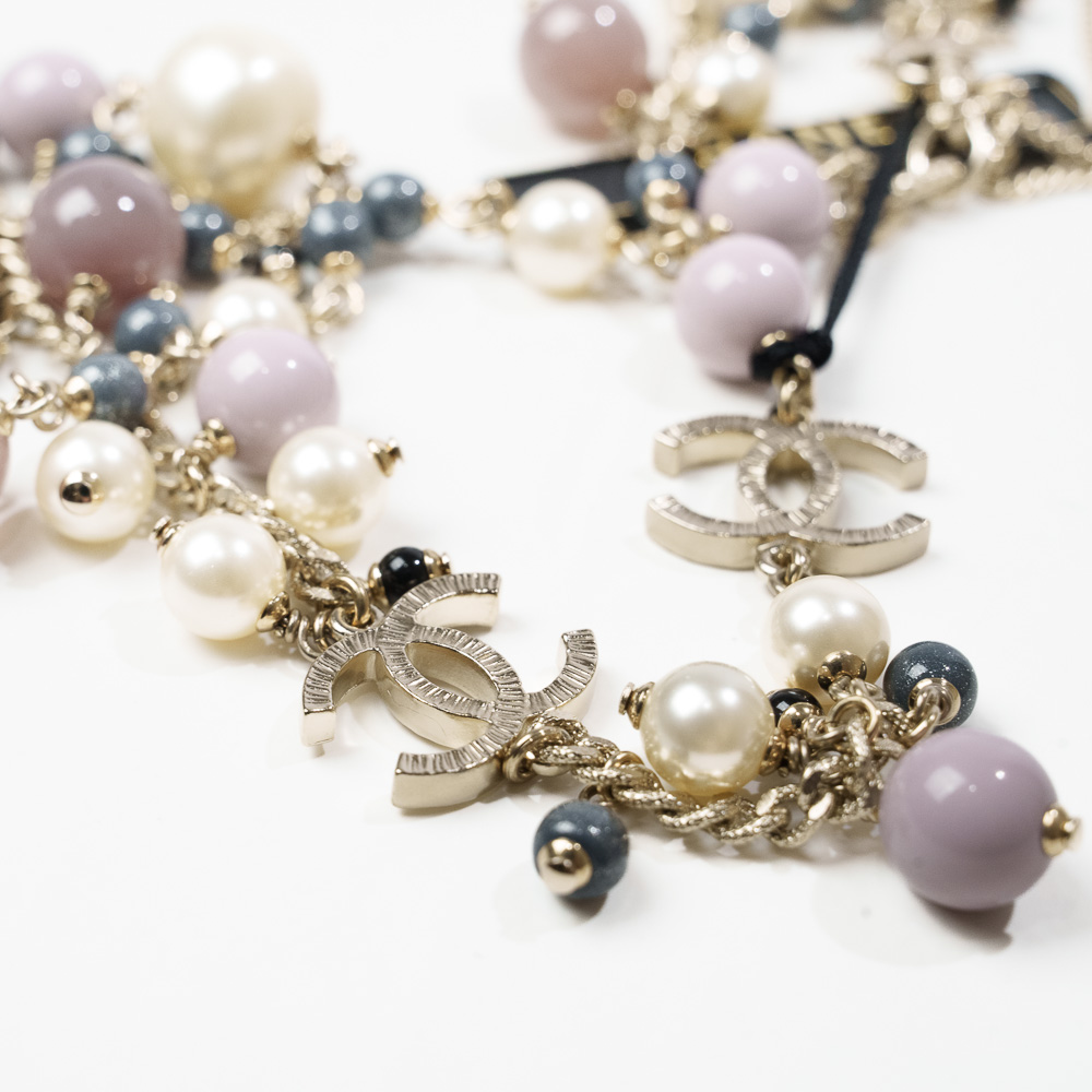 Chanel Costume Jewelry collana sautoir con perle lilla e rosa cipria - immagine 3