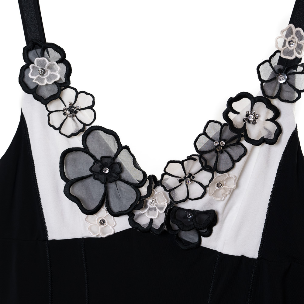Maria Grazia Severi top bianco e nero con fiori 3D ricamati - immagine 3