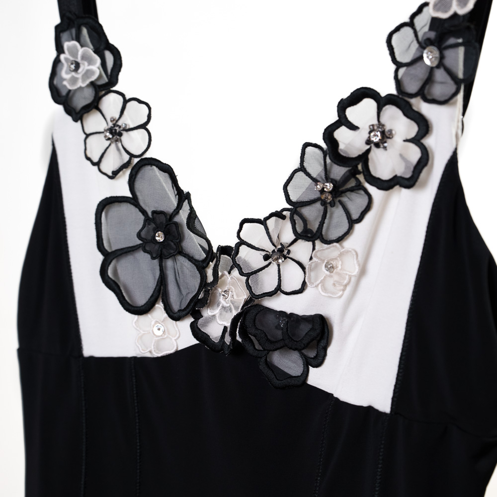 Maria Grazia Severi top bianco e nero con fiori 3D ricamati - immagine 5