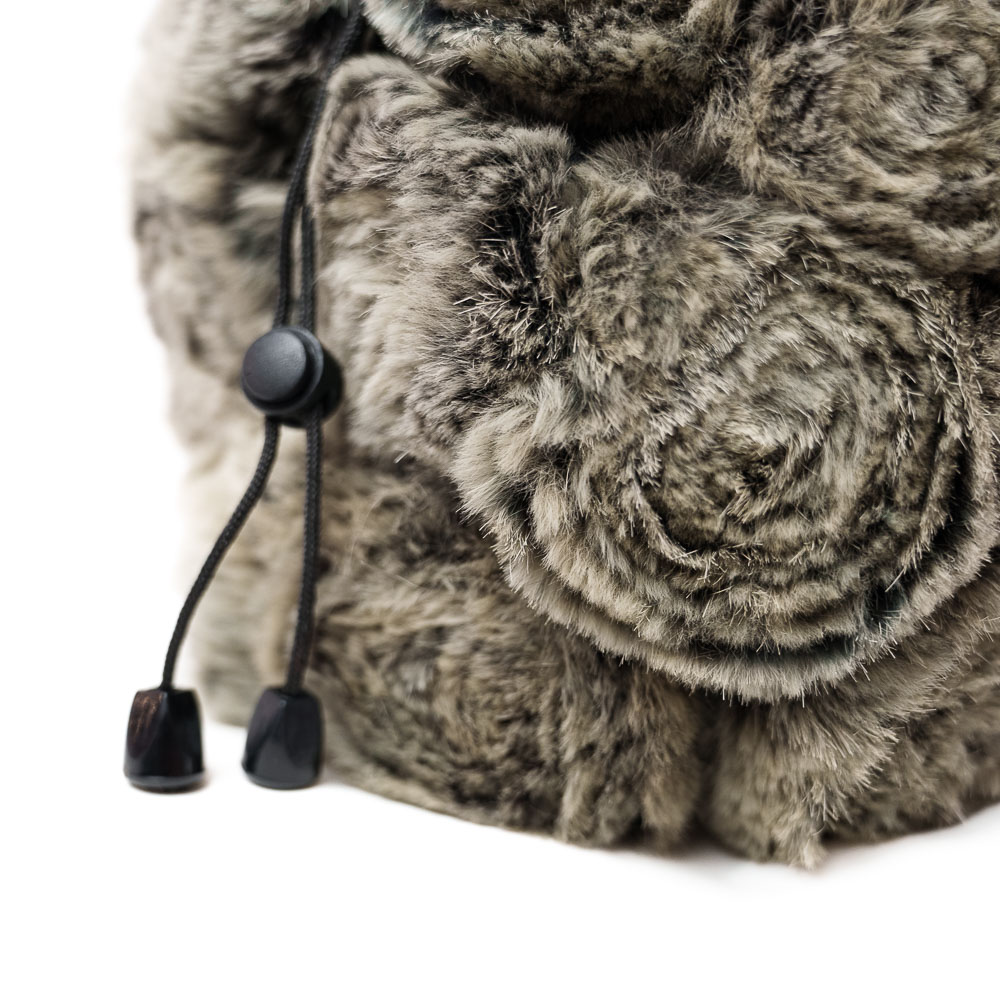 Borsa a Secchiello in Eco-Pelliccia a Rosette - immagine 2