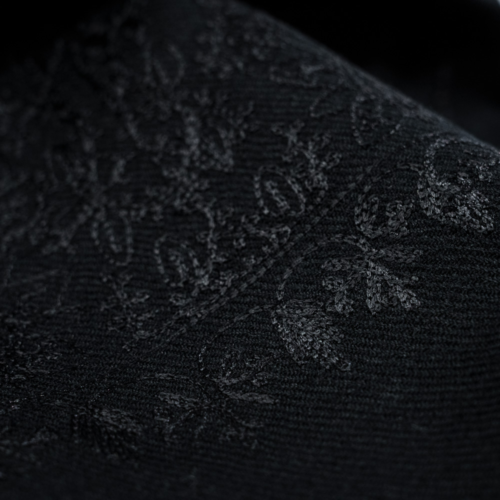 Borbonese Stola total black con ricami e microfrange - immagine 4
