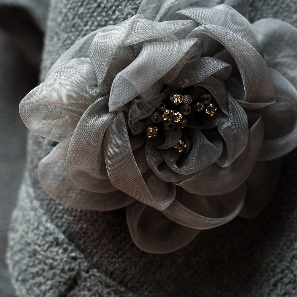 Twinset scialle mantella in misto lana con fiore ricamato - immagine 4