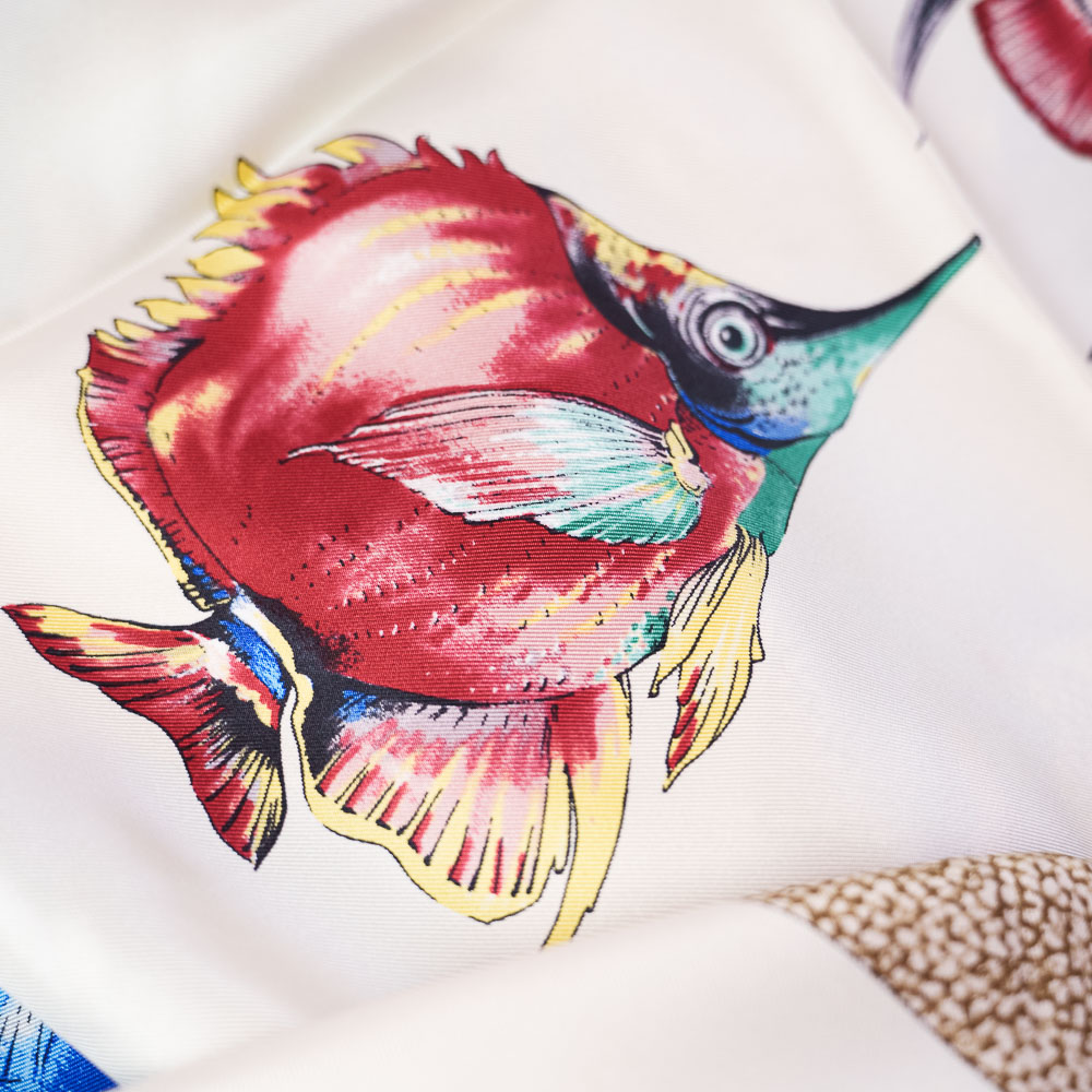 Borbonese foulard in pura seta con stampa acquarium art su base panna - immagine 4